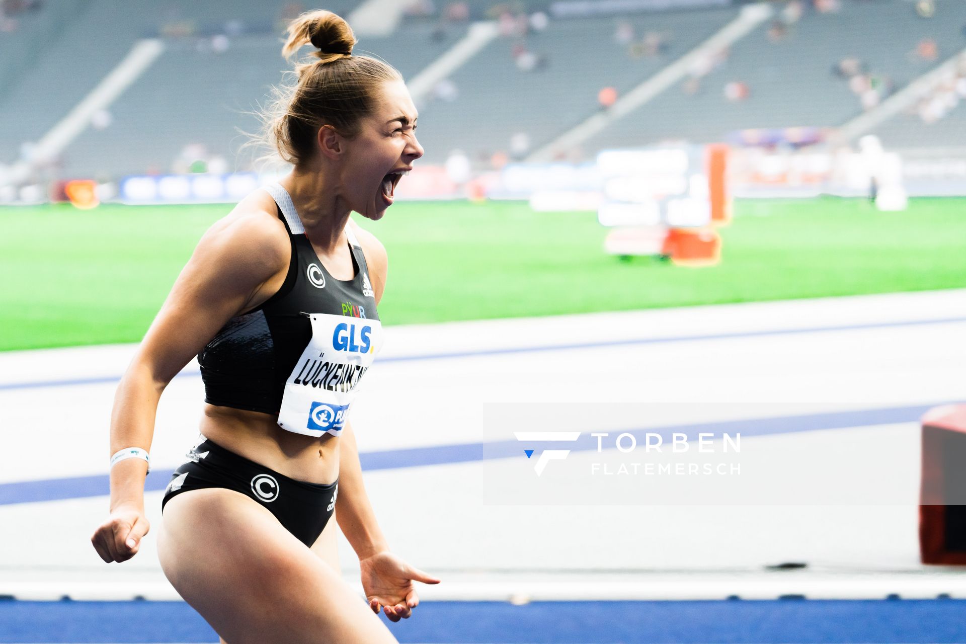 Gina Lueckenkemper (SCC Berlin) gewinnt die 100m in 10.99 Sekunden waehrend der deutschen Leichtathletik-Meisterschaften im Olympiastadion am 25.06.2022 in Berlin